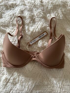 SKIMS Smooth Fits Everybody Scoop Plunge Bra